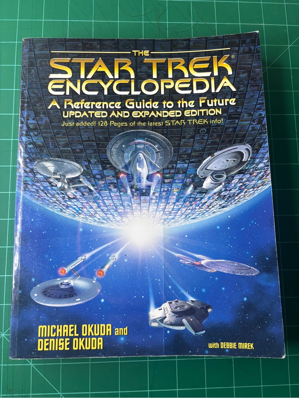 Star Trek Encyclopedia 1999 Reference Guide by Michael Okuda Paramount Pictures